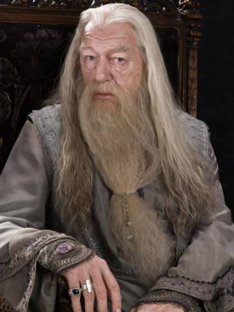 albusdumbledore_wb_f6_dumbledoresittinginchair_promo_080615_port.jpg