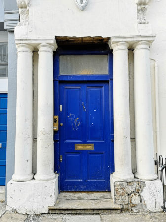 notting_hill_blue_door.png