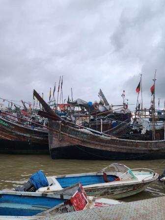 fishing-boat-trawler-bay