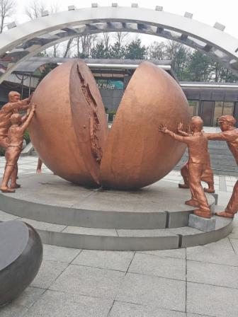 South and North symbolised 5.jpg