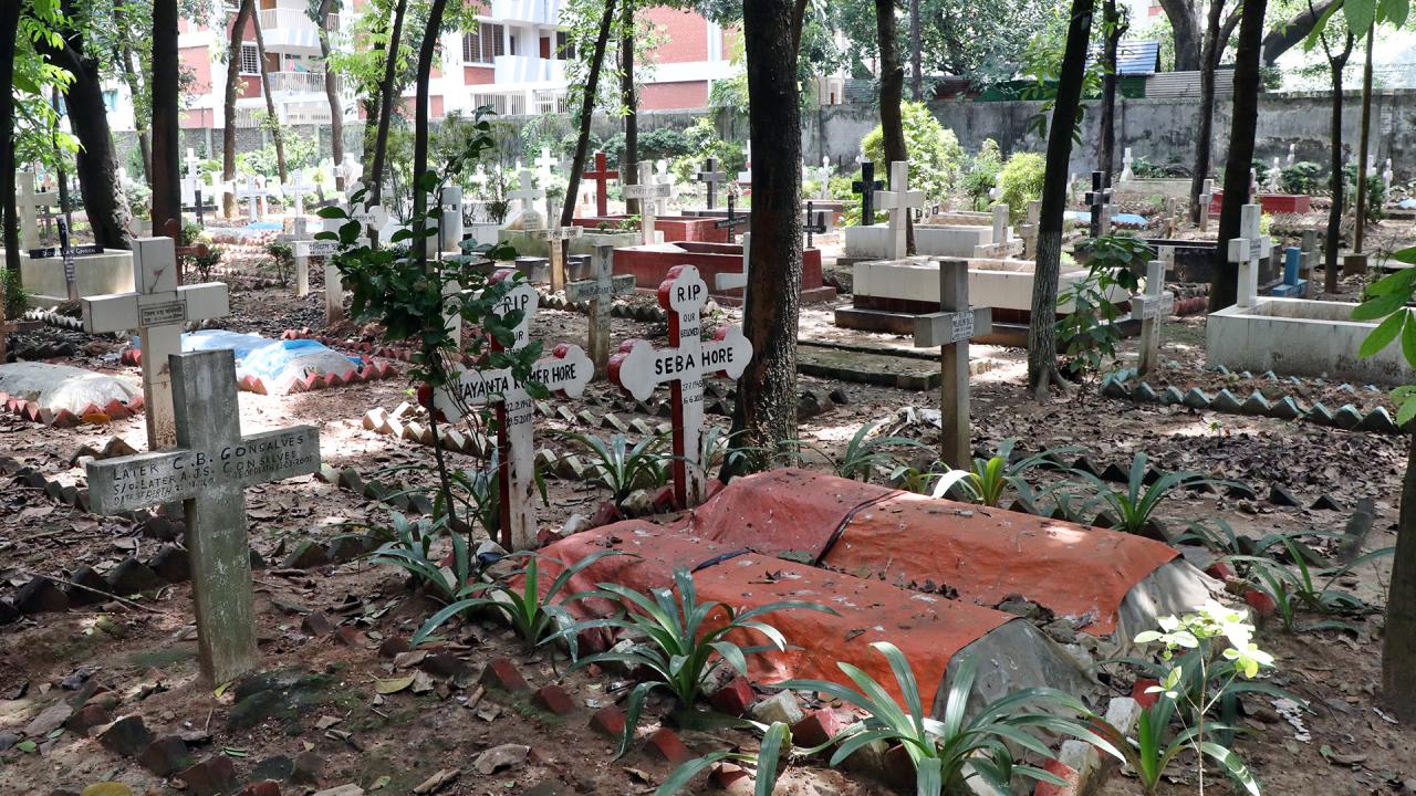 narinda_christian_cemetery_10.jpg