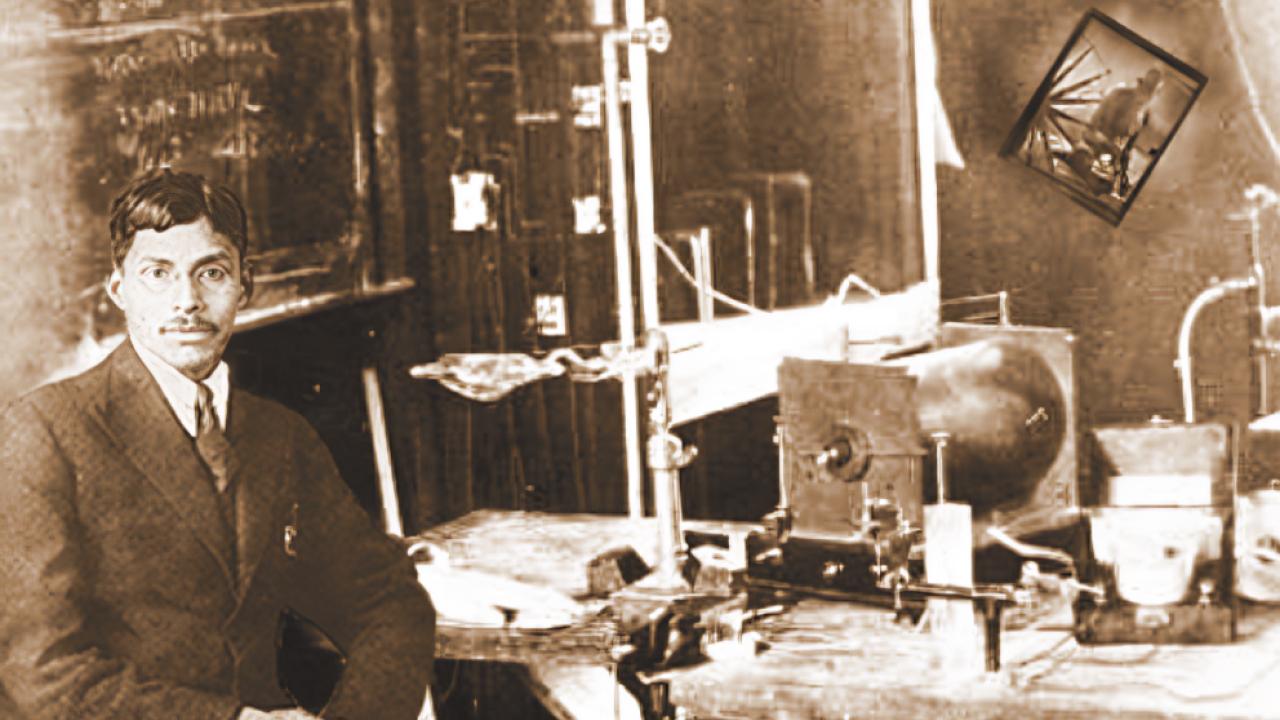 meghnad_saha_working_in_his_lab_0.jpg